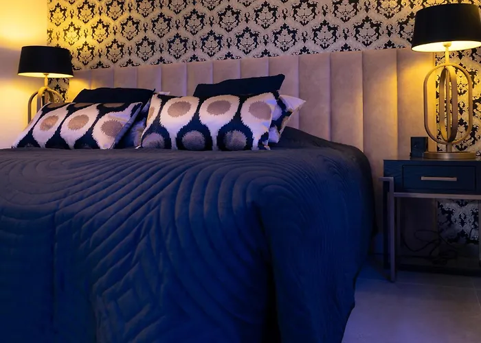 Suitedreams - Ruby * Liege